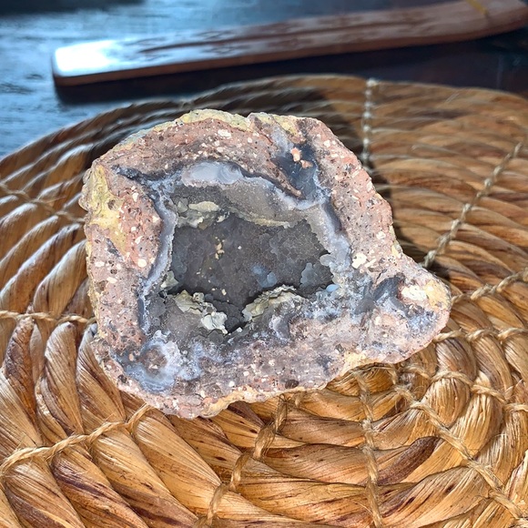 Thunder Egg Quartz Geode - Picture 9 of 9